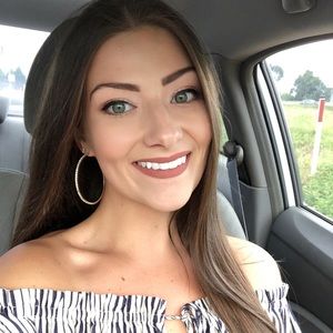 Meet your Posher, Emily